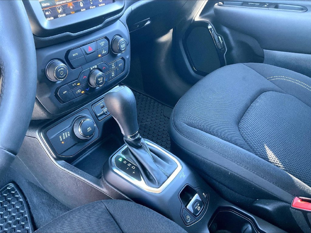 Used 2023 Jeep Renegade Altitude AWD/4WD image 19