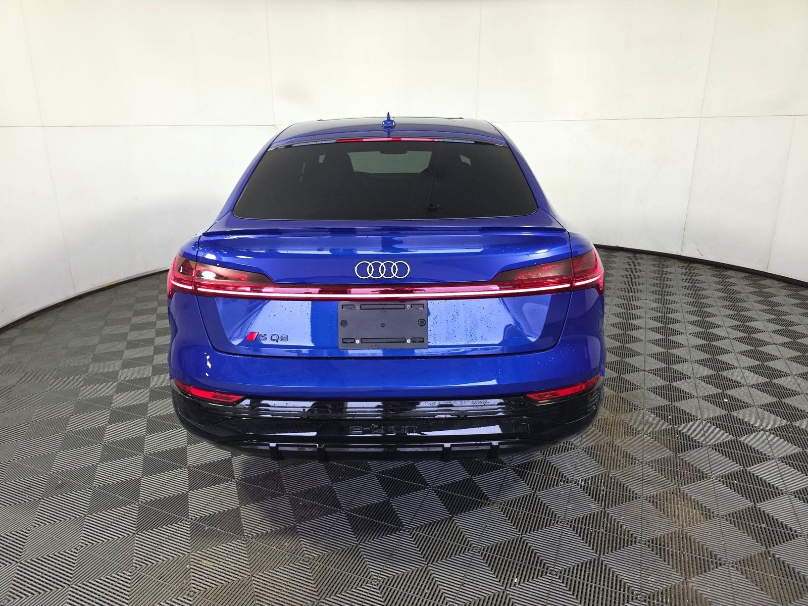 Used 2024 Audi SQ8 e-tron Prestige w/ Prestige Package AWD/4WD image 5