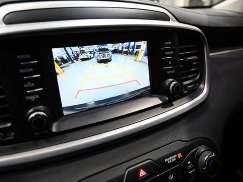 Used 2019 Kia Sorento LX image 20