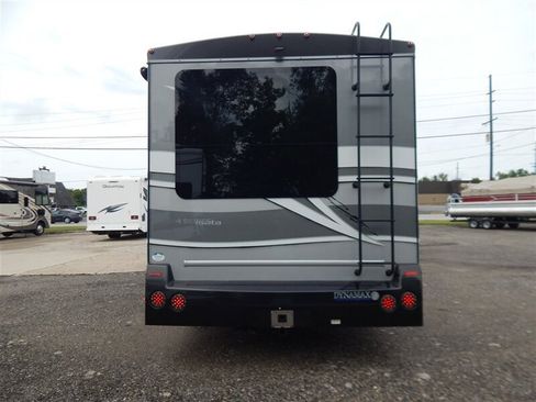 Used 2018 Ford E-450 and Econoline 450 Super Duty w/ Motorhome Prep Package RWD image 8