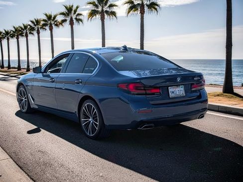 Used 2023 BMW 530e w/ Premium Package RWD image 7