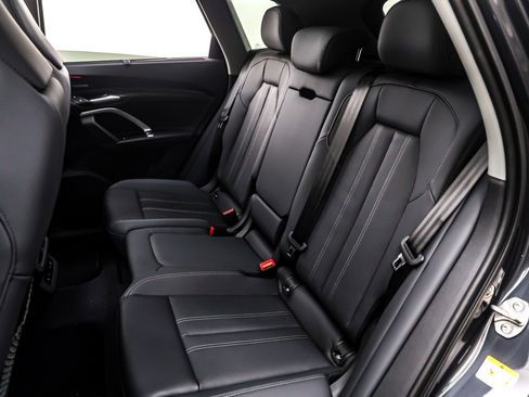 New 2025 Audi Q5 Prestige image 8