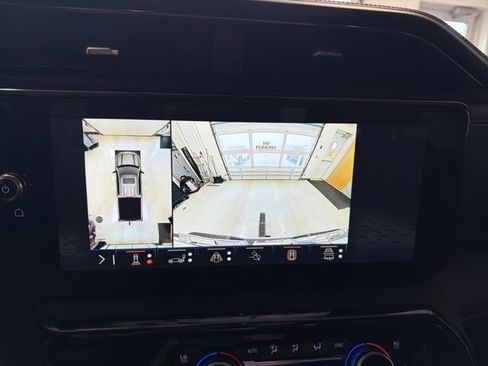 Used 2024 GMC Sierra 1500 AT4 w/ Technology Package image 4