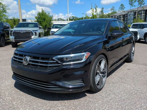 Used 2019 Volkswagen Jetta SEL w/ Cold Weather Package FWD image 2