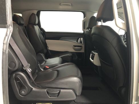 Certified 2023 Kia Carnival LX image 10