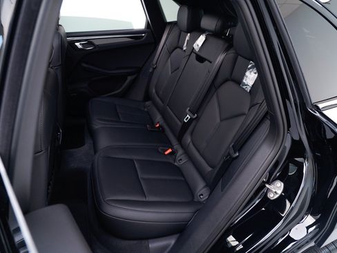 Certified 2026 Porsche Macan AWD/4WD image 29