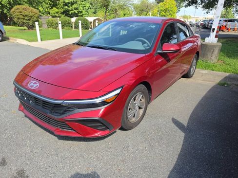 Used 2025 Hyundai Elantra SE FWD image 1
