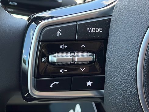 New 2026 Kia Carnival EX FWD image 23