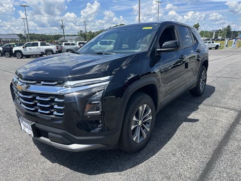 New 2026 Chevrolet Equinox LT w/ Convenience Package II AWD/4WD image 3