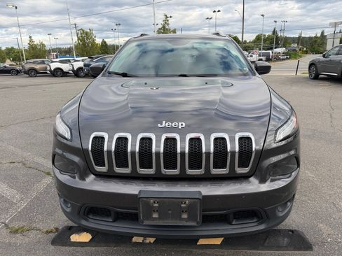 Used 2016 Jeep Cherokee Latitude w/ Comfort/Convenience Group AWD/4WD image 3