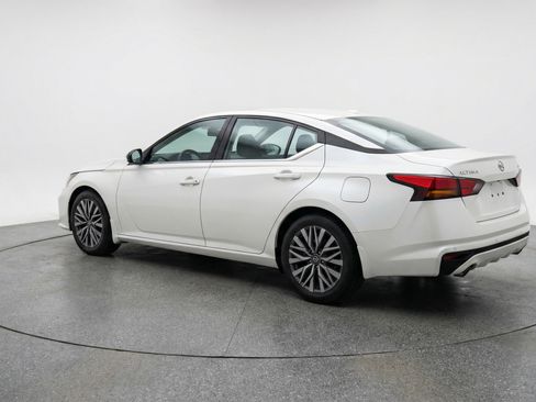 Used 2025 Nissan Altima 2.5 SV FWD image 6