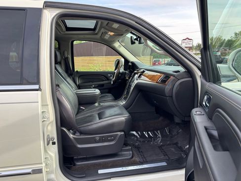 Used 2014 Cadillac Escalade Platinum AWD/4WD image 39