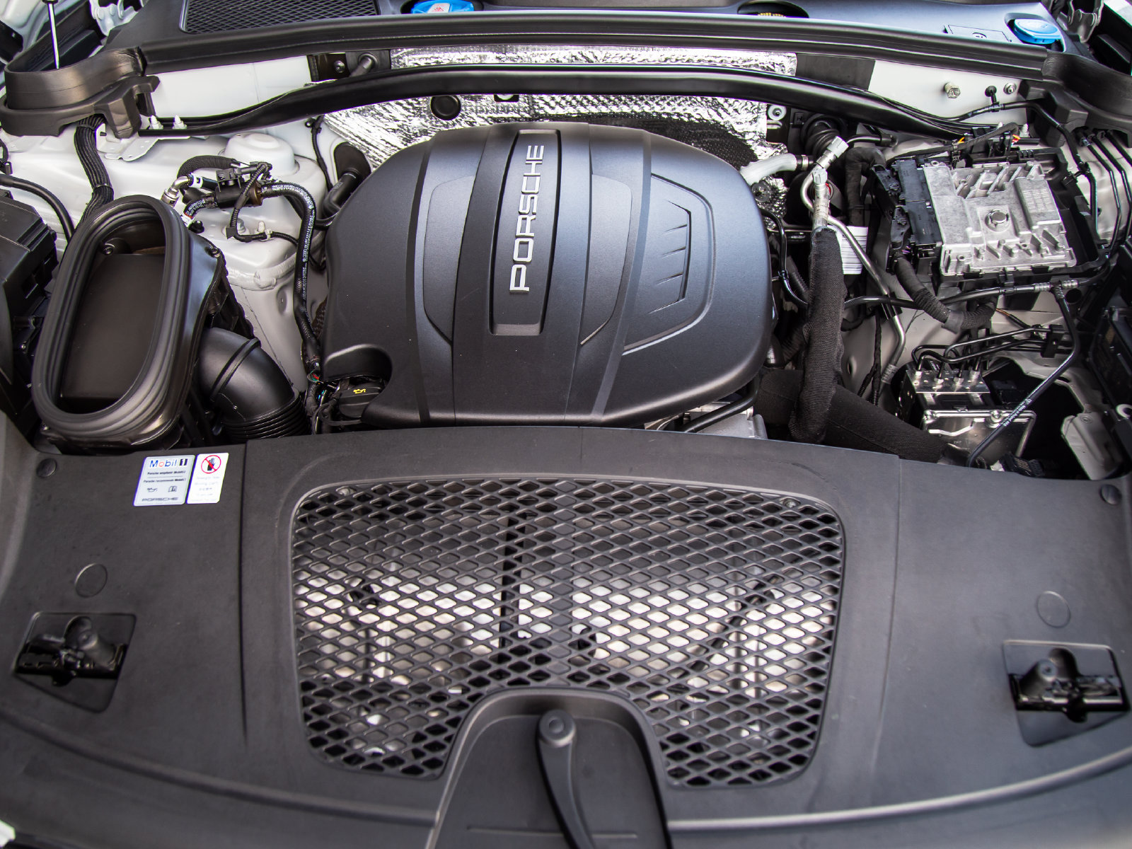 Used 2021 Porsche Macan AWD/4WD image 27