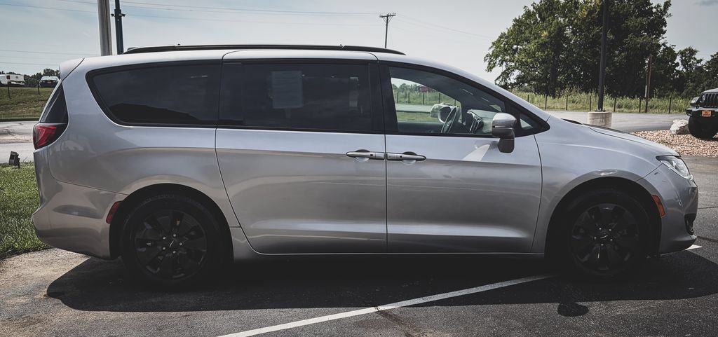 Used 2019 Chrysler Pacifica Limited w/ S Appearance Package FWD image 28