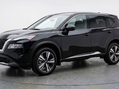 Used 2025 Nissan Rogue SV FWD image 3