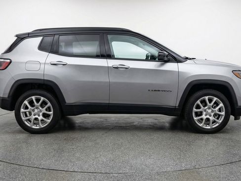 Used 2025 Jeep Compass Limited AWD/4WD image 11