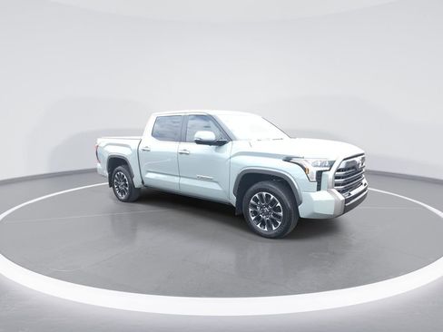 Used 2025 Toyota Tundra Limited AWD/4WD image 2