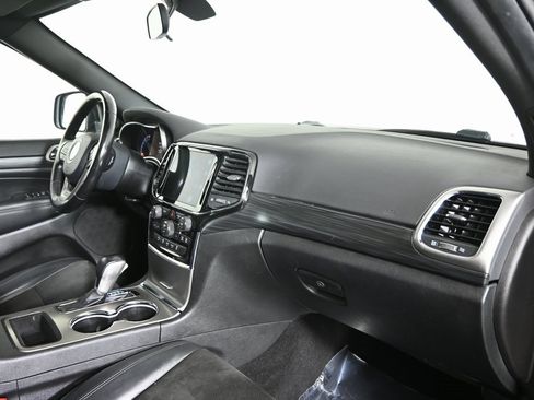 Used 2021 Jeep Grand Cherokee Laredo X image 14