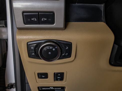 Used 2019 Ford F250 Lariat w/ Lariat Ultimate Package AWD/4WD image 27