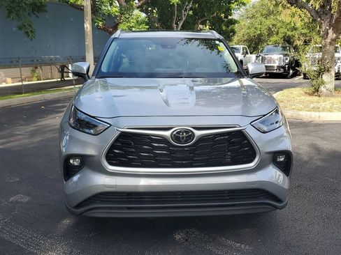 Used 2024 Toyota Highlander XLE FWD image 8