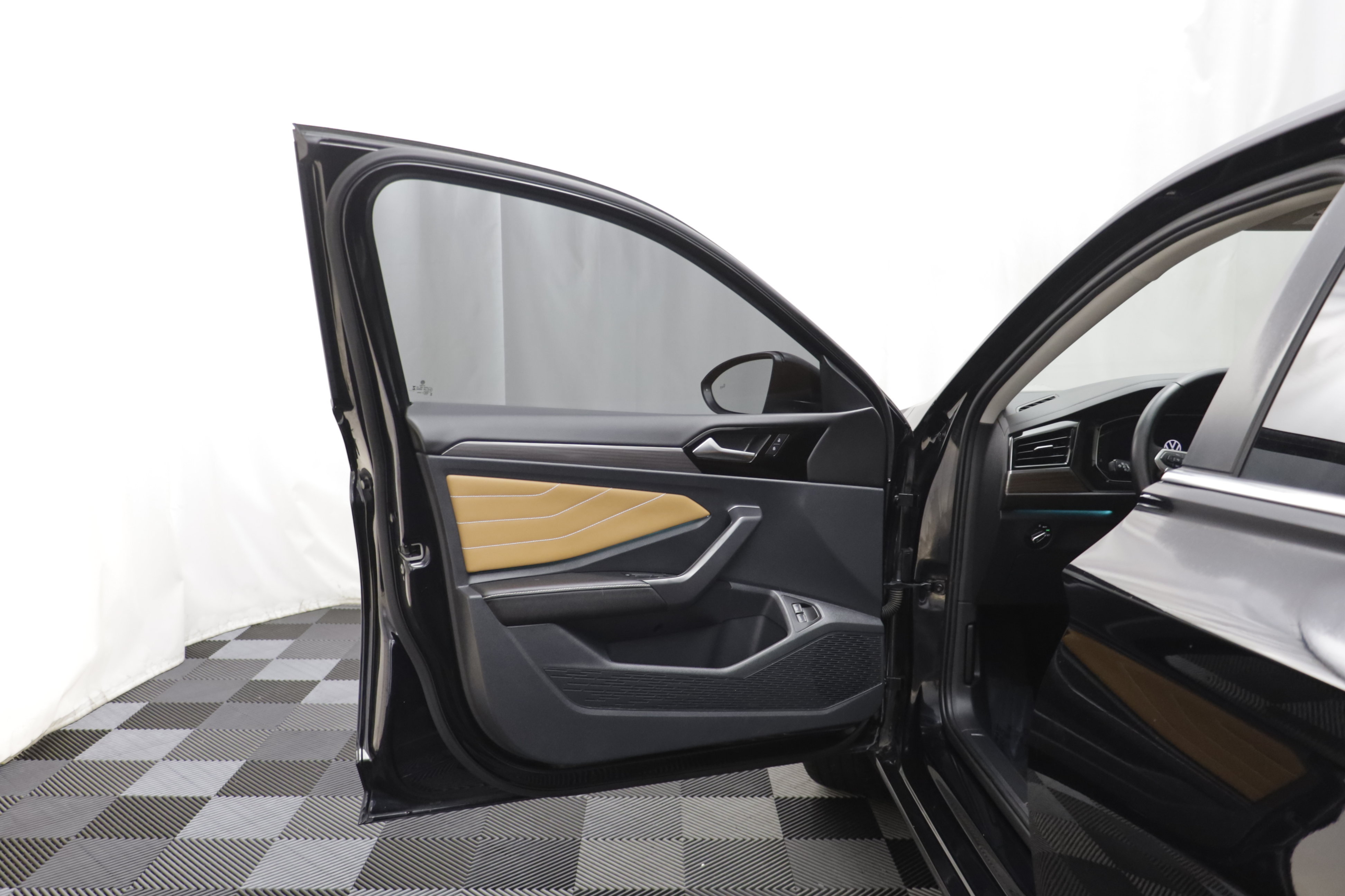 Used 2023 Volkswagen Jetta SEL FWD image 4