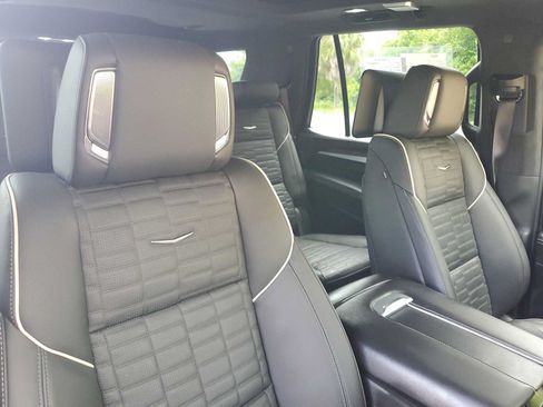 Certified 2026 Cadillac Escalade Platinum Sport AWD/4WD image 19