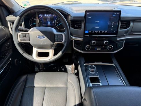 Used 2022 Ford Expedition XLT RWD image 16