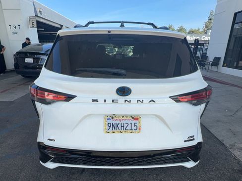 Used 2024 Toyota Sienna XSE w/ XSE Premium Package image 5