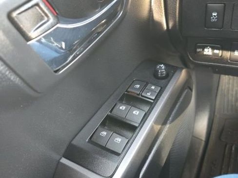 Used 2023 Toyota Tacoma TRD Off-Road w/ Technology Package image 17