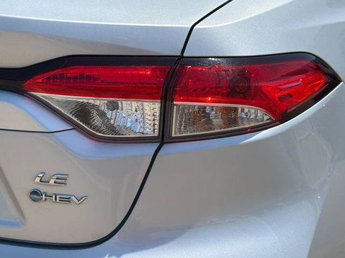 Certified 2025 Toyota Corolla LE FWD image 28
