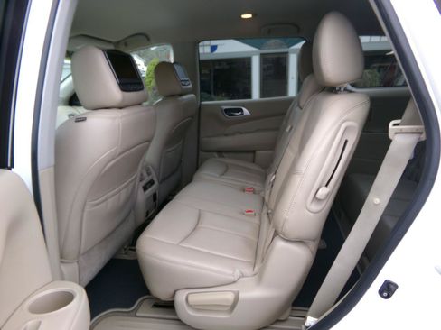 Used 2015 Nissan Pathfinder SL w/ SL Tech Package FWD image 17
