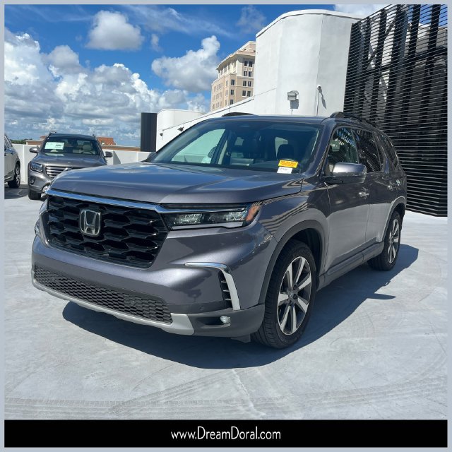 Used 2023 Honda Pilot Touring image 1
