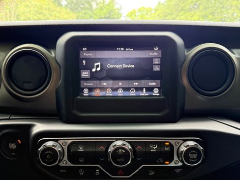 Used 2018 Jeep Wrangler Unlimited Sport S AWD/4WD image 28
