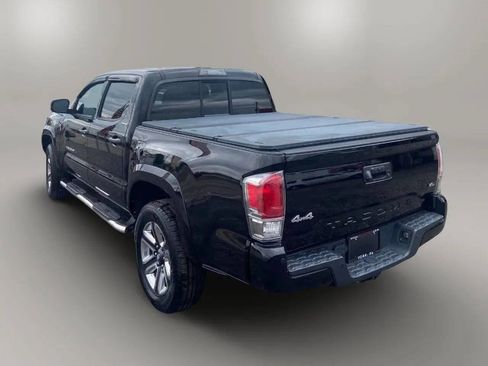 Used 2016 Toyota Tacoma Limited image 4