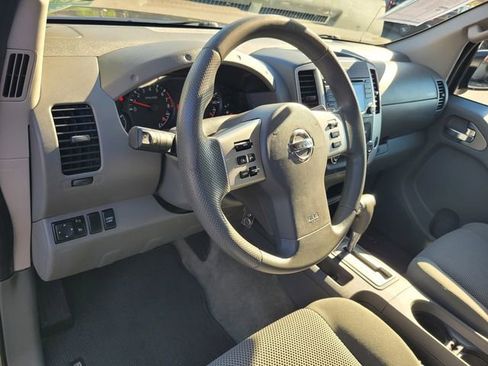 Used 2016 Nissan Frontier SV image 9