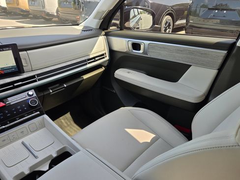 Used 2025 Hyundai Santa Fe Calligraphy FWD image 11