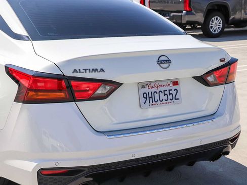 Used 2023 Nissan Altima 2.5 SR FWD image 11