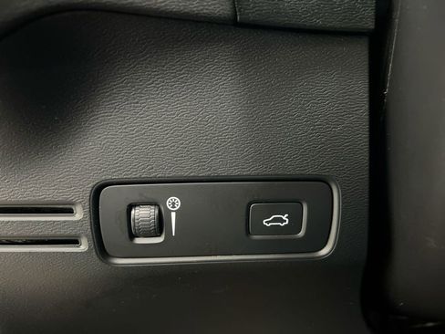 Used 2021 Volvo XC40 T5 R-Design w/ Climate Package image 19