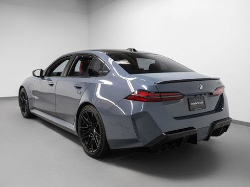 Used 2025 BMW M5 w/ Carbon Package AWD/4WD image 3