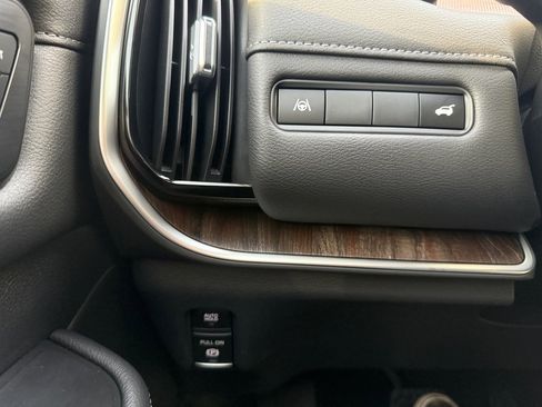 New 2026 Nissan Armada SL w/ Captain's Chari Seat Package image 17