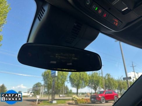Used 2025 Chevrolet Traverse LT w/ Driver Confidence Package FWD image 33