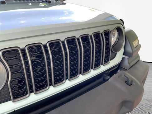Used 2024 Jeep Wrangler Unlimited Sport AWD/4WD image 33