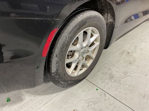 Used 2022 Chrysler Pacifica Touring-L image 17