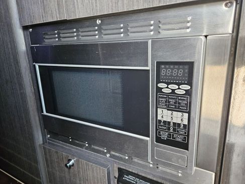 Used 2014 Mercedes-Benz Sprinter 3500 image 41