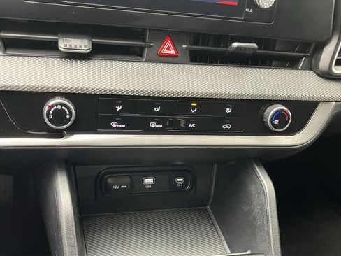 Used 2023 Kia Sportage LX image 17