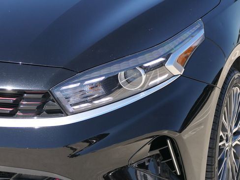 Used 2023 Kia Forte GT-Line w/ GT-Line Premium Package image 9