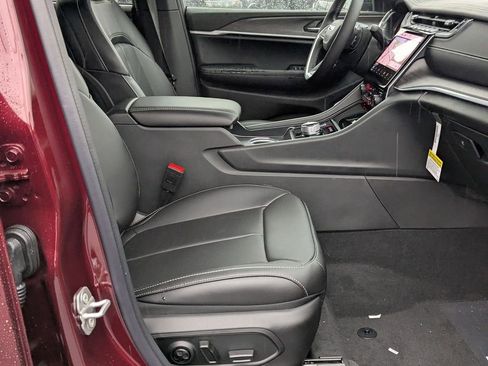 New 2025 Jeep Grand Cherokee Limited w/ Luxury Tech Group II image 23