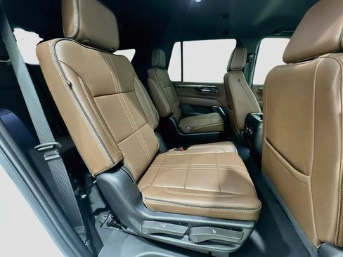 Used 2025 Chevrolet Tahoe High Country AWD/4WD image 27
