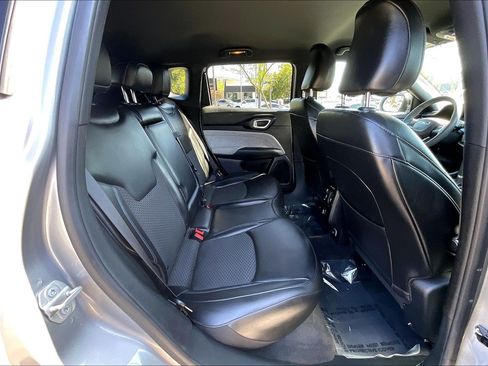 Used 2023 Jeep Compass Latitude AWD/4WD image 19