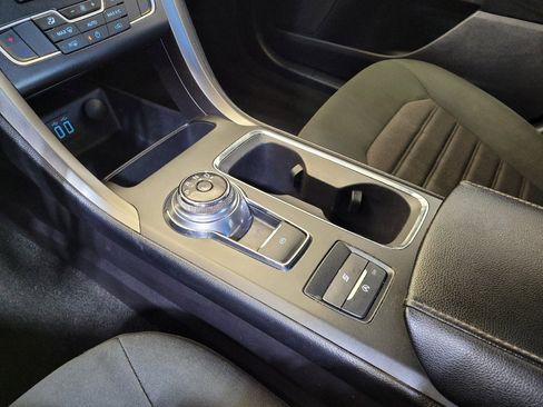 Used 2020 Ford Fusion SE image 26